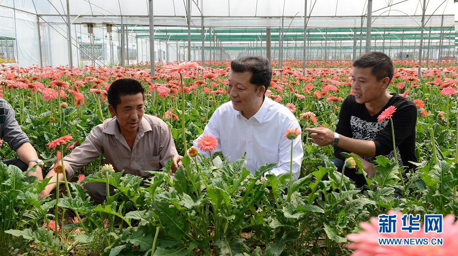 （新華全媒頭條·圖文互動）（4）凝聚民族復興的精神偉力——以習近平同志為核心的黨中央重視思想道德建設關(guān)心關(guān)愛道德模范紀實