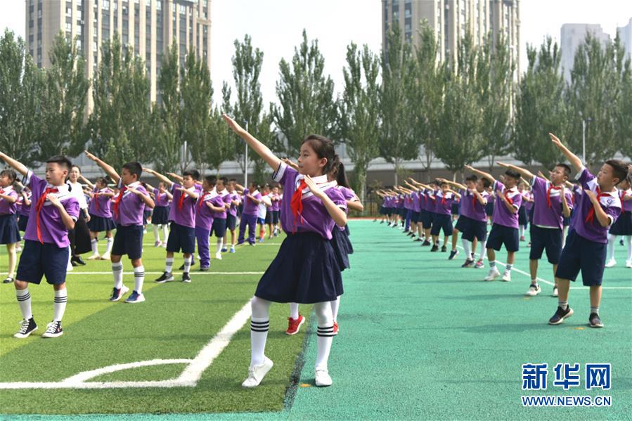 （體育·圖文互動）（1）（在習(xí)近平新時代中國特色社會主義思想指引下——新時代新作為新篇章·總書記關(guān)心的百姓身邊事）奔跑吧，少年！——體育讓孩子們插上強壯的翅膀（配本社同題文字稿）