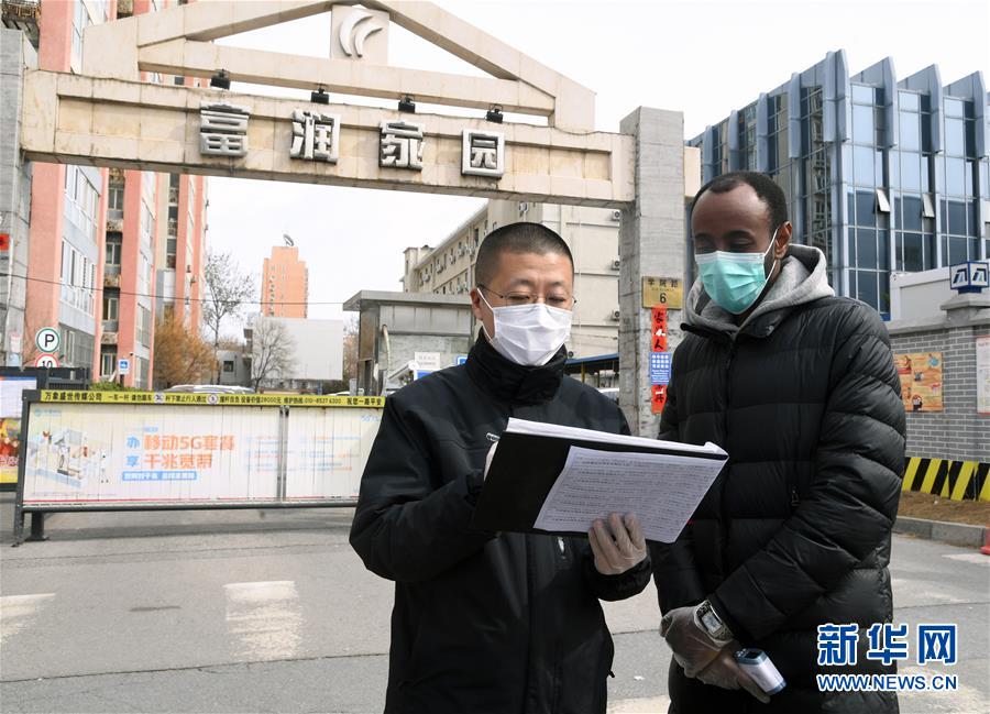 （習(xí)近平致敬的戰(zhàn)“疫”英雄·志愿者篇·圖文互動）（10）他們，微光成炬照征程