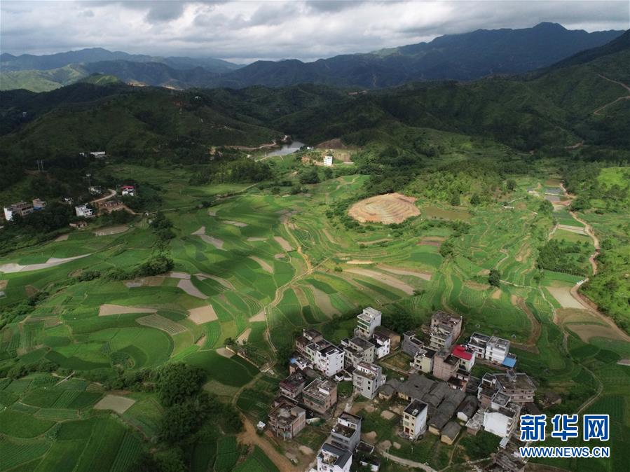 （在習(xí)近平新時(shí)代中國特色社會(huì)主義思想指引下——新時(shí)代新作為新篇章·習(xí)近平總書記關(guān)切事·圖文互動(dòng)）（4）新生活、新盼頭——脫貧攻堅(jiān)新形勢(shì)速覽