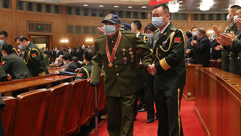 志愿軍老戰(zhàn)士、老同志入場