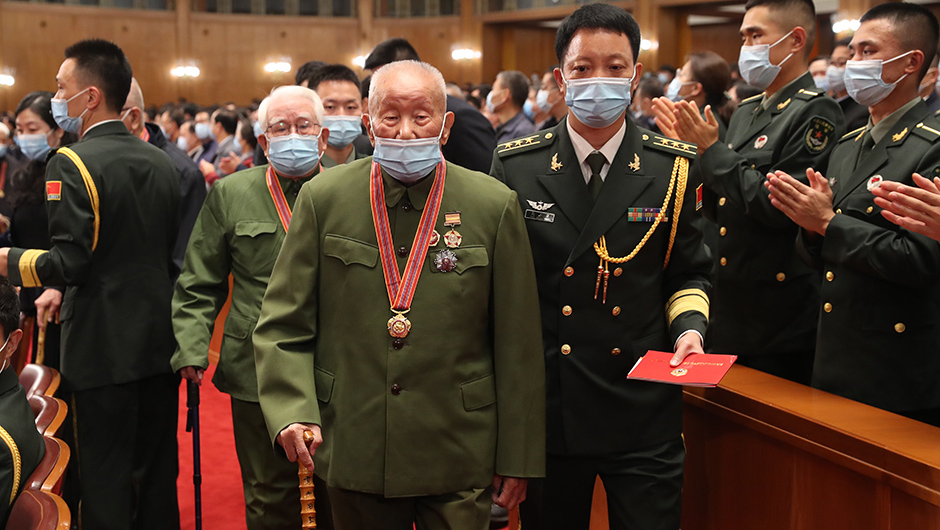 志愿軍老戰(zhàn)士、老同志入場