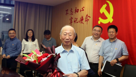 新黨員陳振新：“雖已耄耋，紅心向黨！”
