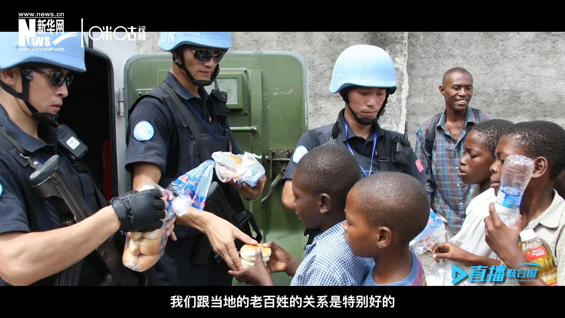 這群胸前印著五星紅旗的警察，在當(dāng)?shù)孛癖娦睦镉兄恋榈榈姆萘浚矀鬟f出許多的善意與感動。