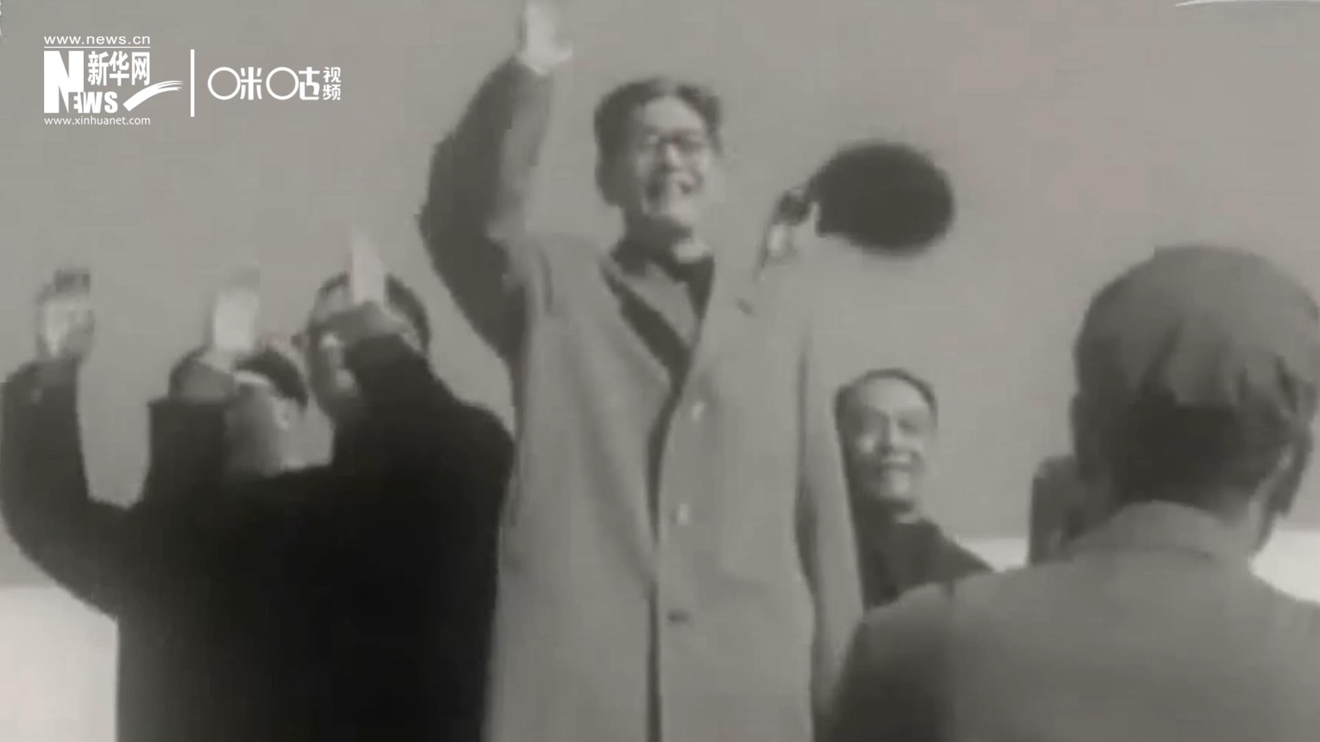 1971年11月9日，全新成立的中國(guó)聯(lián)合國(guó)代表團(tuán)在群眾的歡呼與掌聲中登上專機(jī)，正式開啟了中國(guó)的聯(lián)合國(guó)之旅。