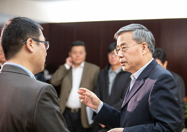 讓銀行業(yè)金融機(jī)構(gòu)愿意做、能夠做、也會(huì)做民營企業(yè)業(yè)務(wù)