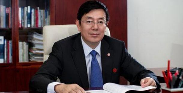 中航飛機(jī)董事長(zhǎng)、分黨組書(shū)記方玉峰——中航飛機(jī)要想同國(guó)際航空產(chǎn)業(yè)強(qiáng)者過(guò)招，必須與市場(chǎng)全面接軌，逐步褪去傳統(tǒng)國(guó)有企業(yè)的“光環(huán)”。這就要求我們?nèi)ν七M(jìn)企業(yè)改革，利用上市平臺(tái)，建立先進(jìn)的法人治理結(jié)構(gòu)，建立高效的、敏捷反應(yīng)的價(jià)值創(chuàng)造主體。