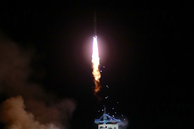 4月6日，搭載實踐十號衛(wèi)星的長征二號丁運載火箭升空。