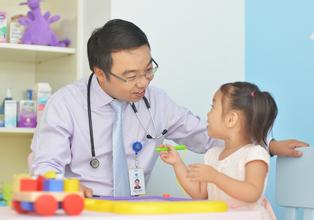 加強(qiáng)兒科醫(yī)生、助產(chǎn)士等緊缺人才培養(yǎng)