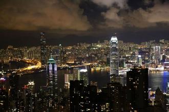 中央對香港行政長官是有標(biāo)準(zhǔn)的，是一貫的