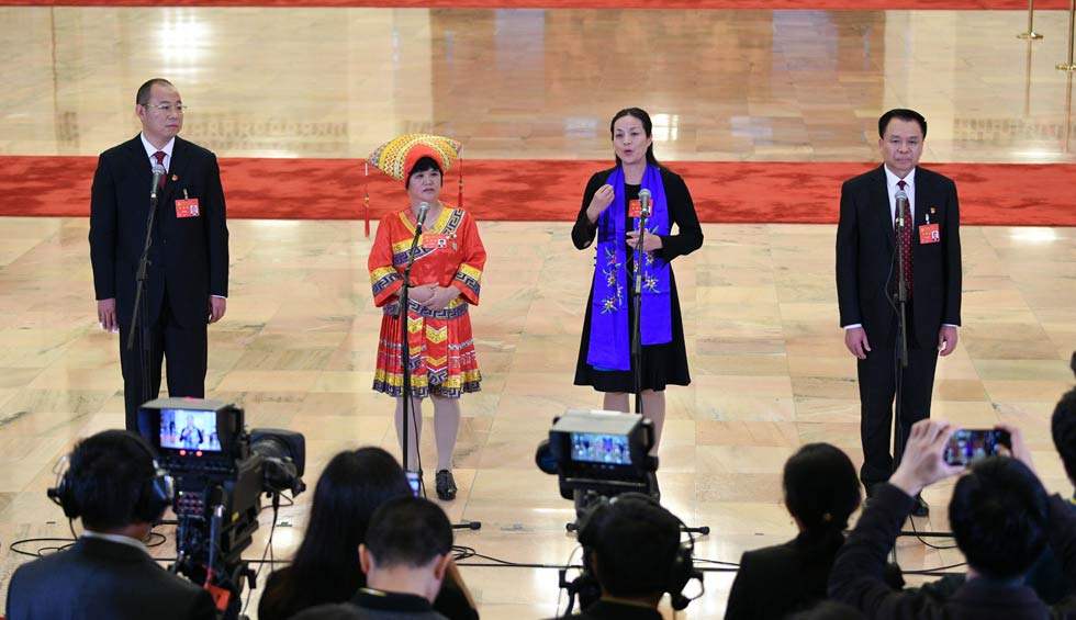 蔡松濤、杜麗群、楊小玲、賈立群接受采訪