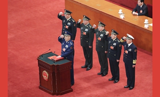 中央軍委副主席、委員進行憲法宣誓