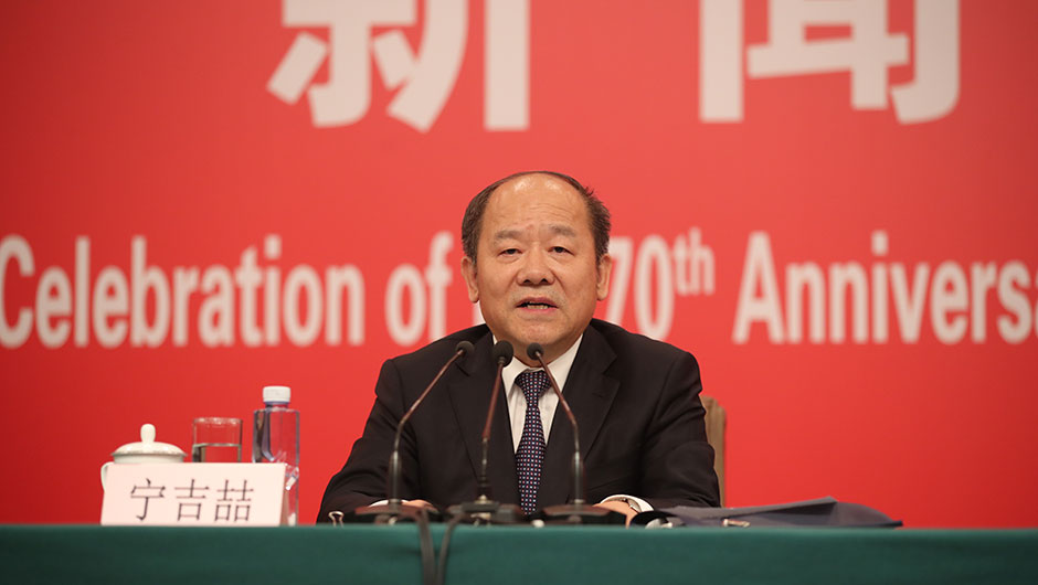 國家發(fā)展和改革委員會副主任、國家統(tǒng)計局局長寧吉喆介紹相關(guān)情況