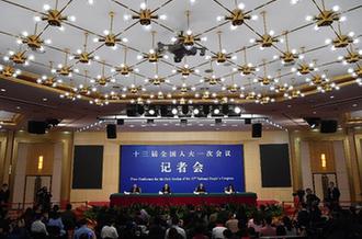 農(nóng)業(yè)部部長(zhǎng)韓長(zhǎng)賦等就“實(shí)施鄉(xiāng)村振興戰(zhàn)略 推動(dòng)農(nóng)業(yè)轉(zhuǎn)型升級(jí)”答記者問