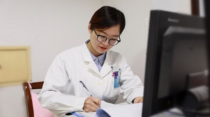 有才！這位女醫(yī)生自創(chuàng)說(shuō)唱視頻，讓科普更“接地氣”
