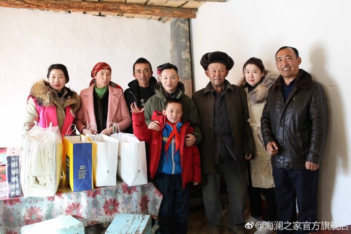 奧運冠軍體操名將楊威把溫暖帶到北疆小朋友們的家中，把體育精神與奮斗的信念，傳遞到所有北疆孩子們的心中。