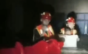 整理箱變小船 小朋友，消防員叔叔來了！