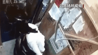 電梯內突發(fā)自燃 電動車進樓怎么禁？ 發(fā)現電瓶車有起火苗頭應立刻撤離