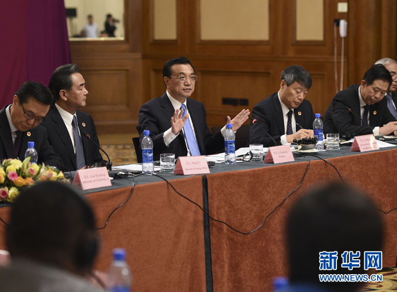  5月6日，中國(guó)國(guó)務(wù)院總理李克強(qiáng)在埃塞俄比亞首都亞的斯亞貝巴出席中非經(jīng)貿(mào)人文座談會(huì)。 新華社記者 李學(xué)仁 攝 