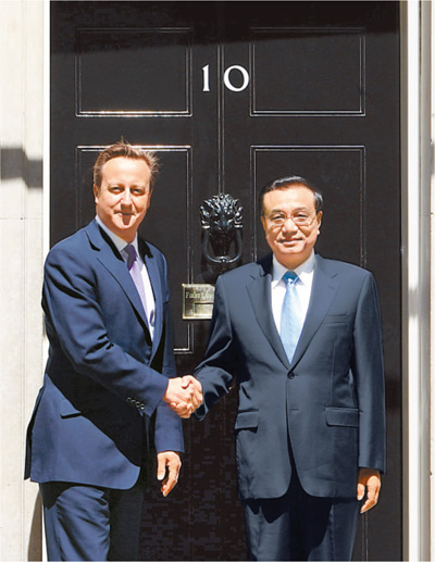6月17日，國務(wù)院總理李克強在倫敦唐寧街10號首相府同英國首相卡梅倫舉行中英總理年度會晤。新華社記者 李 濤攝 