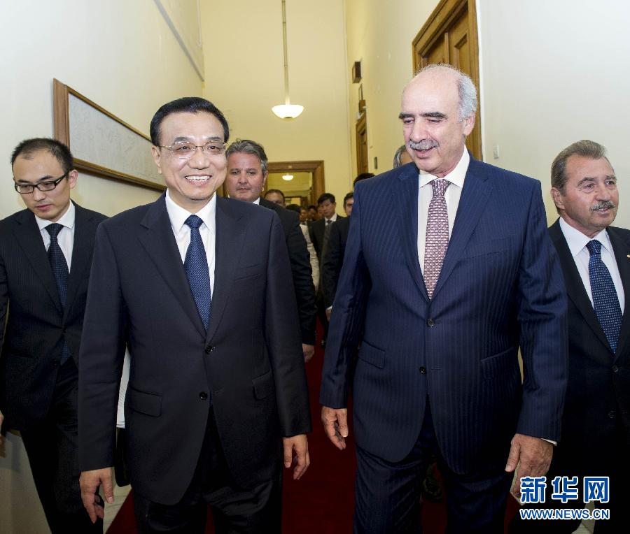 6月19日，國務(wù)院總理李克強(qiáng)在希臘議會(huì)大廈會(huì)見希臘議長(zhǎng)米馬拉基斯。新華社記者 王曄 攝