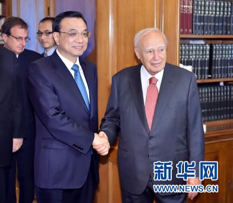6月20日，國(guó)務(wù)院總理李克強(qiáng)在雅典總統(tǒng)府會(huì)見(jiàn)希臘總統(tǒng)帕普利亞斯。 新華社記者 李濤 攝