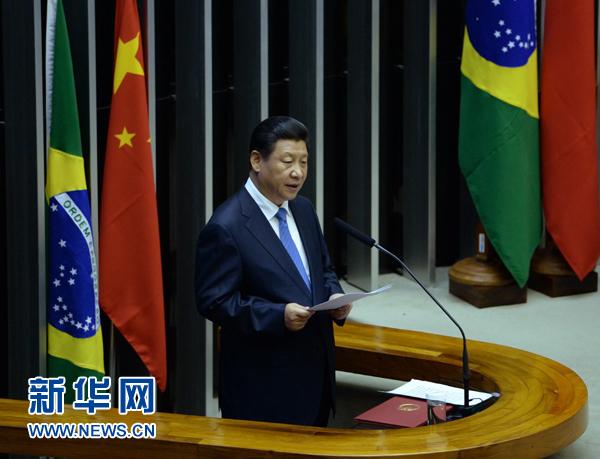 7月16日，國家主席習(xí)近平在巴西國會發(fā)表《弘揚傳統(tǒng)友好共譜合作新篇》的演講。 新華社記者 劉建生 攝 