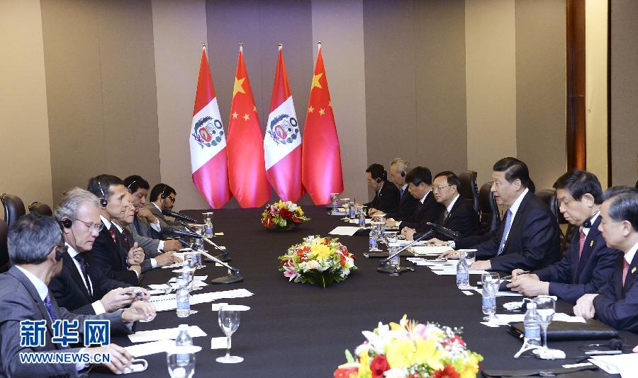 7月16日，國(guó)家主席習(xí)近平在巴西首都巴西利亞會(huì)見秘魯總統(tǒng)烏馬拉。新華社記者 劉建生 攝  