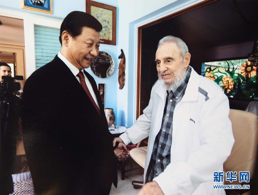 當(dāng)?shù)貢r間7月22日，國家主席習(xí)近平在哈瓦那親切探望古巴革命領(lǐng)袖菲德爾·卡斯特羅。 新華社發(fā)