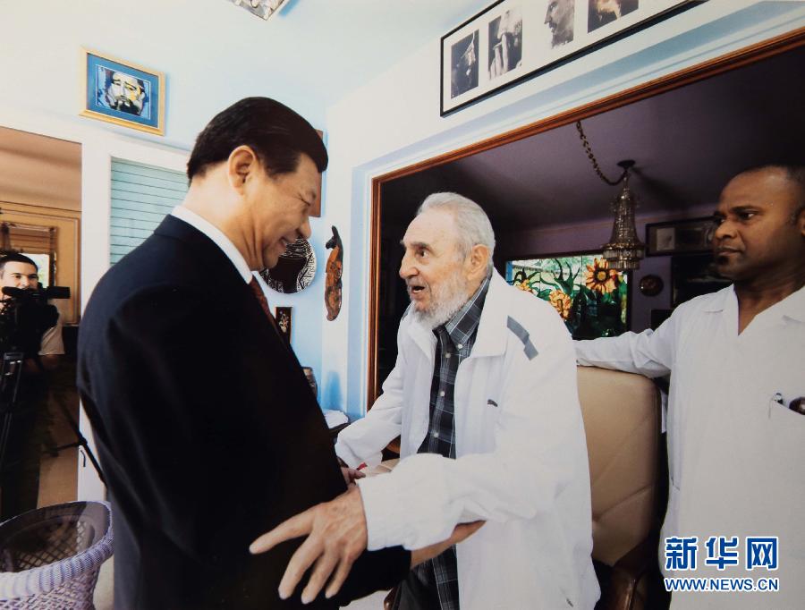 當(dāng)?shù)貢r間7月22日，國家主席習(xí)近平在哈瓦那親切探望古巴革命領(lǐng)袖菲德爾·卡斯特羅。 新華社發(fā)