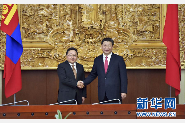 8月21日，國(guó)家主席習(xí)近平在烏蘭巴托同蒙古國(guó)總統(tǒng)額勒貝格道爾吉舉行會(huì)談。 新華社記者 李濤 攝 