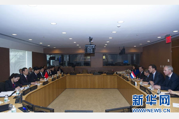 9月23日，出席聯(lián)合國氣候峰會的國家主席習(xí)近平特使、國務(wù)院副總理張高麗在紐約聯(lián)合國總部會見荷蘭首相呂特。 新華社記者 王曄 攝 