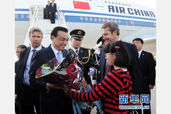 10月14日，國務(wù)院總理李克強(qiáng)乘專機(jī)抵達(dá)羅馬，開始對意大利進(jìn)行正式訪問。新華社記者 饒愛民 攝