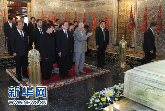 11月4日，中國全國政協(xié)主席俞正聲在拉巴特拜謁穆罕默德五世墓。新華社記者 張鐸 攝