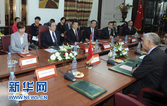 11月3日，中國全國政協(xié)主席俞正聲在拉巴特會見摩洛哥眾議長阿拉米。 新華社記者 張鐸 攝