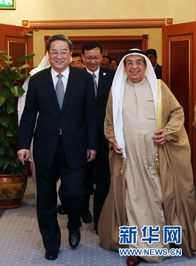 11月6日，正在巴林進(jìn)行正式友好訪問的全國政協(xié)主席俞正聲在麥納麥會見巴林副首相穆罕默德。 新華社記者劉衛(wèi)兵攝