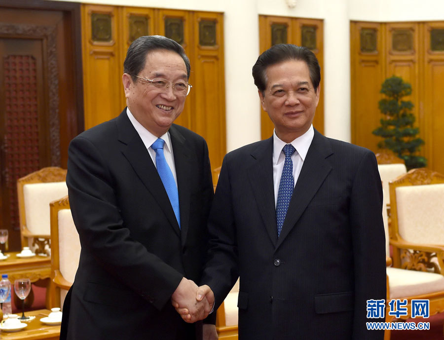 12月25日至27日，中共中央政治局常委、全國政協(xié)主席俞正聲對越南進行正式訪問。這是12月26日，俞正聲在河內(nèi)會見越南政府總理阮晉勇。 新華社記者馬占成攝