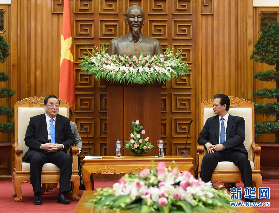 12月25日至27日，中共中央政治局常委、全國政協(xié)主席俞正聲對越南進行正式訪問。這是12月26日，俞正聲在河內(nèi)會見越南政府總理阮晉勇。 新華社記者劉建生攝