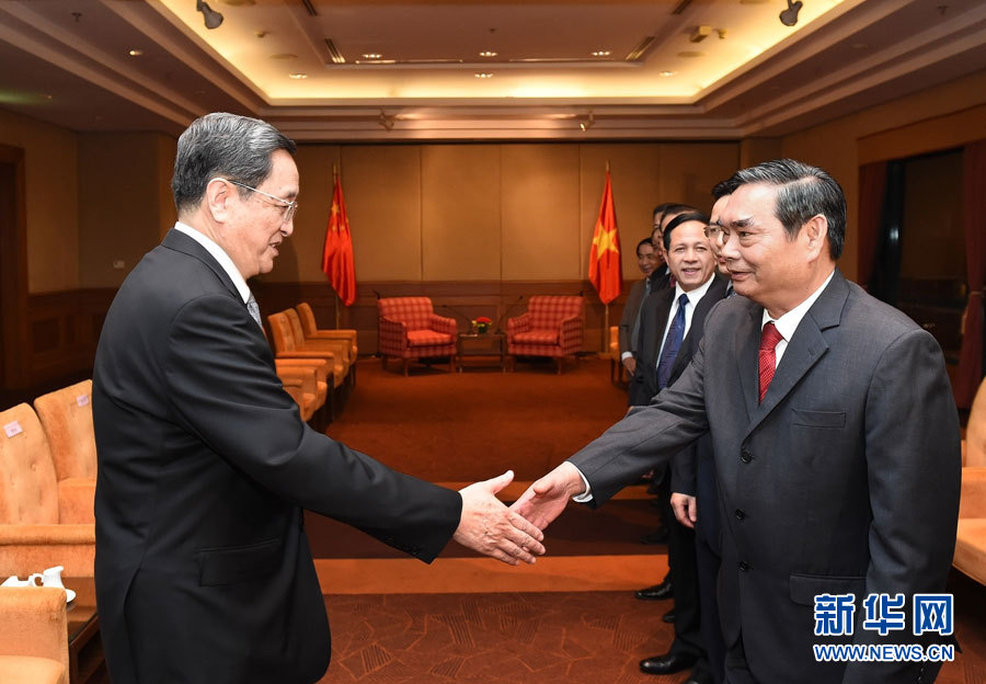 12月25日至27日，中共中央政治局常委、全國政協(xié)主席俞正聲對越南進行正式訪問。這是12月25日，俞正聲在河內(nèi)會見越共中央書記處常務(wù)書記黎鴻英。 新華社記者劉建生攝