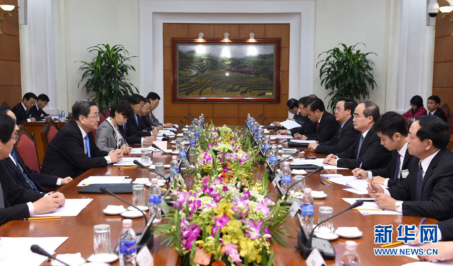 12月25日至27日，中共中央政治局常委、全國政協(xié)主席俞正聲對越南進行正式訪問。這是12月26日，俞正聲在河內(nèi)與越南祖國陣線主席阮善仁舉行會談。 新華社記者馬占成攝
