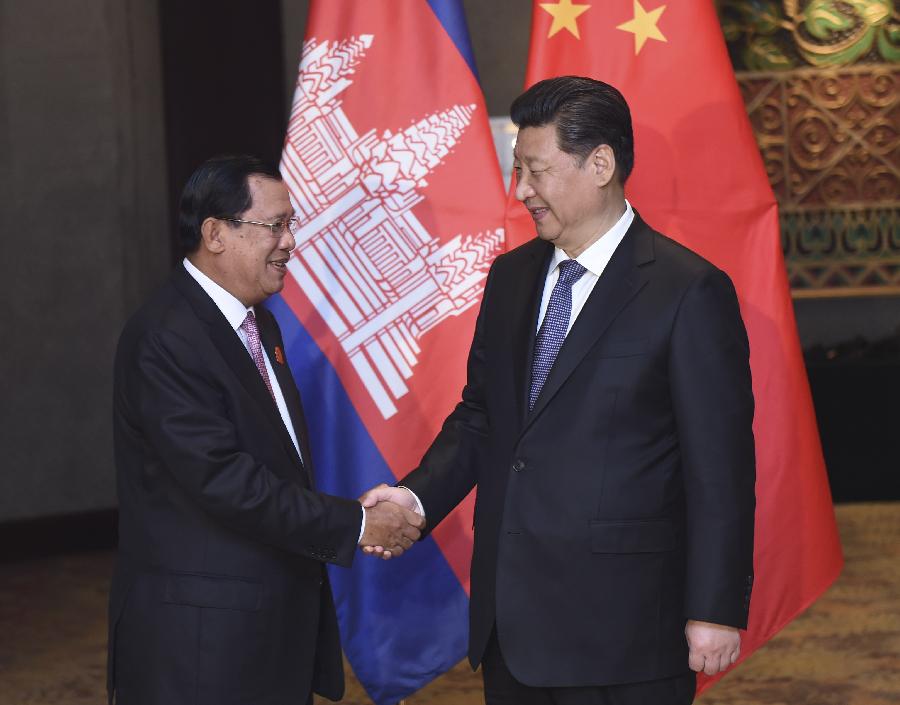 4月23日，國家主席習(xí)近平在雅加達(dá)會(huì)見柬埔寨首相洪森。新華社記者張鐸攝 