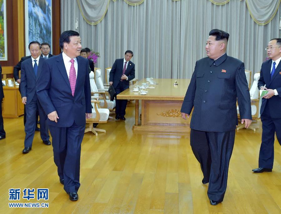 10月9日，中共中央政治局常委、中央書記處書記劉云山在平壤百花園迎賓館會(huì)見朝鮮勞動(dòng)黨第一書記金正恩。 新華社記者 李濤 攝 