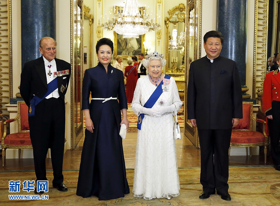 10月20日，國(guó)家主席習(xí)近平在倫敦白金漢宮出席英國(guó)女王伊麗莎白二世舉行的歡迎晚宴。 新華社記者 鞠鵬 攝
