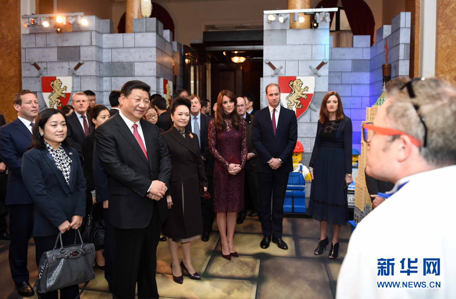10月21日，國家主席習(xí)近平和夫人彭麗媛在英國威廉王子夫婦陪同下，出席在倫敦舉行的中英創(chuàng)意產(chǎn)業(yè)展。 新華社記者 張鐸 攝
