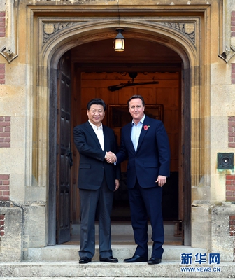 10月22日，國家主席習(xí)近平在契克斯首相鄉(xiāng)間別墅同英國首相卡梅倫再次會晤。 新華社記者 饒愛民 攝
