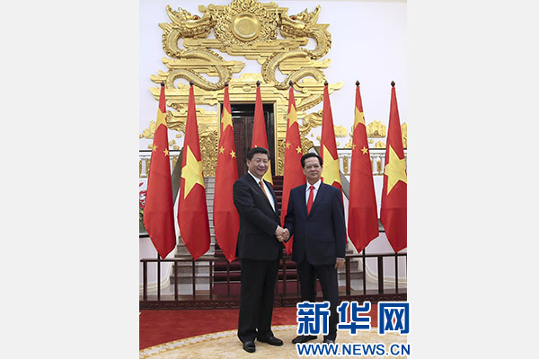 11月5日，中共中央總書記、國家主席習(xí)近平在河內(nèi)同越南總理阮晉勇舉行會(huì)談。 新華社記者 蘭紅光 攝