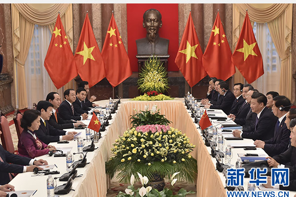 11月6日，中共中央總書記、國家主席習(xí)近平在河內(nèi)同越南國家主席張晉創(chuàng)舉行會(huì)談。 新華社記者李濤攝