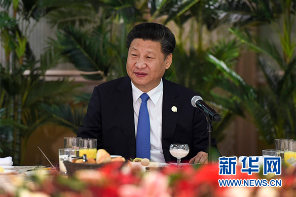 12月4日，國家主席習(xí)近平在約翰內(nèi)斯堡集體會(huì)見13位非洲國家領(lǐng)導(dǎo)人。 新華社記者 謝環(huán)馳 攝