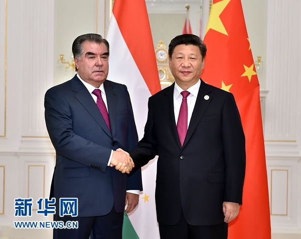 6月23日，國家主席習(xí)近平在塔什干會見塔吉克斯坦總統(tǒng)拉赫蒙。新華社記者李濤攝