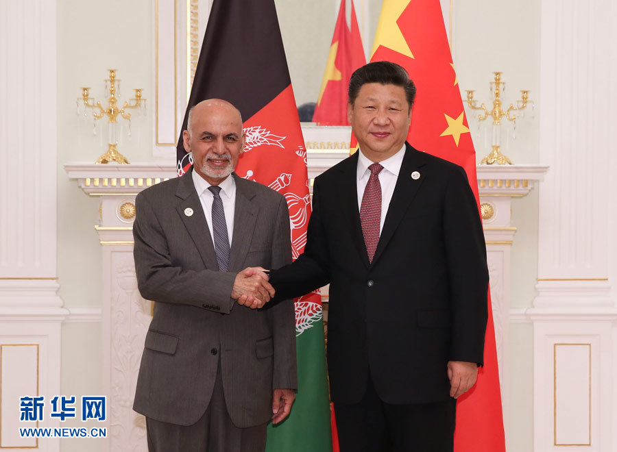  6月24日，國(guó)家主席習(xí)近平在塔什干會(huì)見阿富汗總統(tǒng)加尼。 新華社記者蘭紅光 攝 